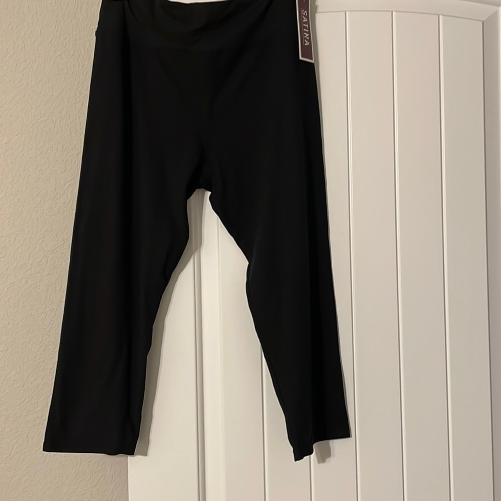 Satina capri yoga pants